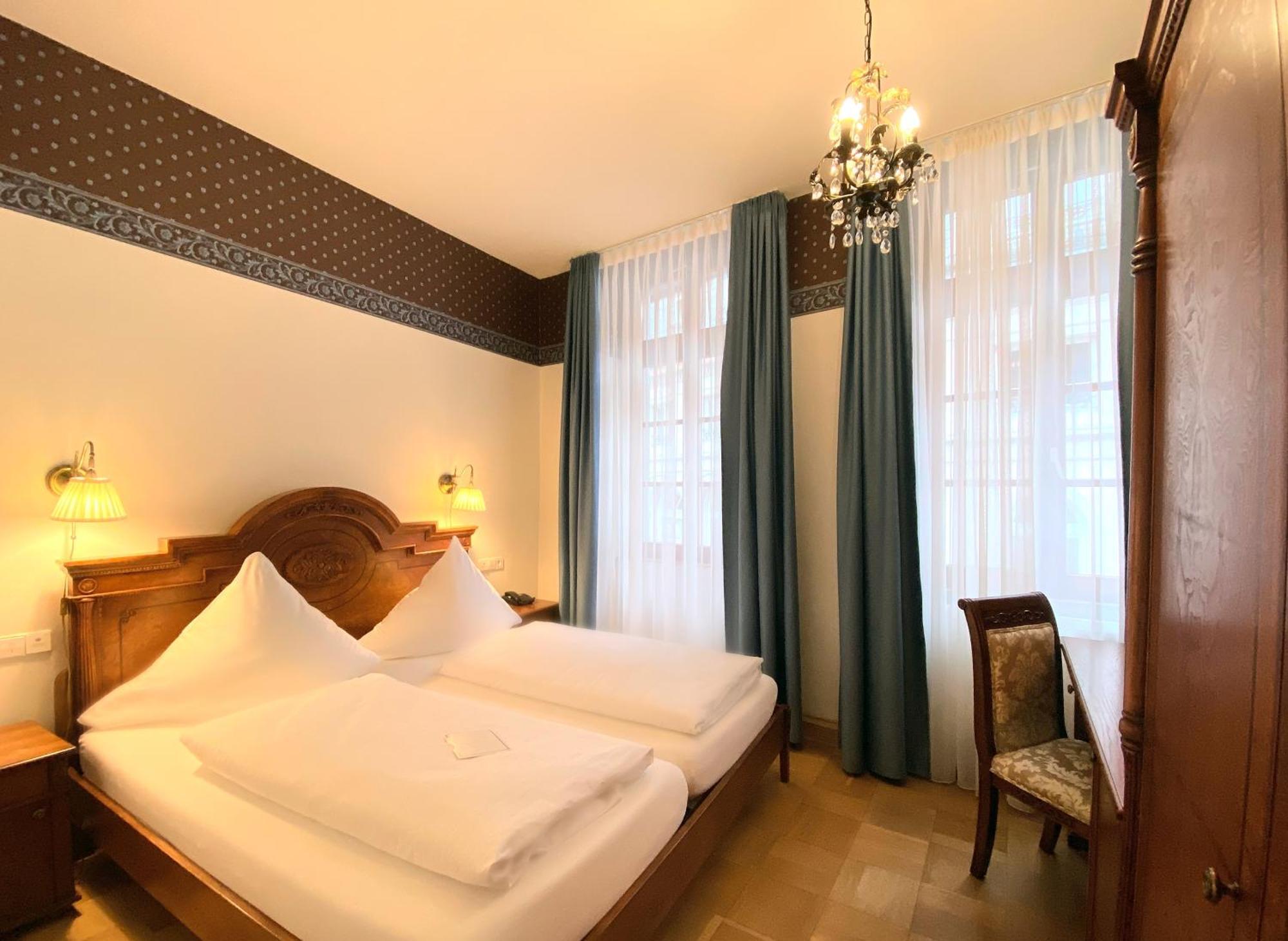 Hotel Rathausgloeckel Baden-Baden Phòng bức ảnh
